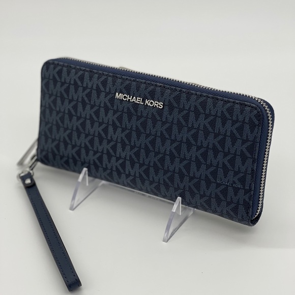 Michael Kors Handbags - Michael Kors - Jet Set Travel Continental …